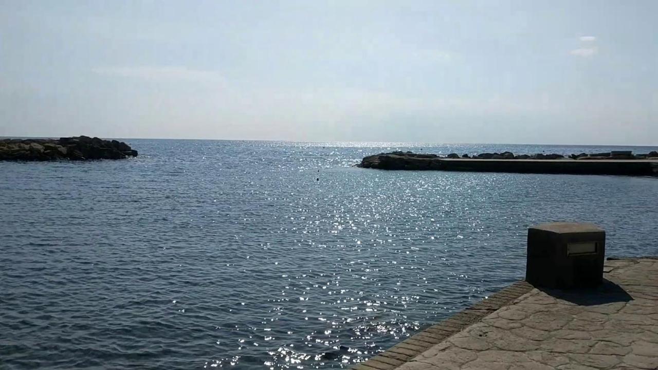 Fantastic 1 Bed Apartment By The Sea Opposite 4 Seasons Limassol Exterior photo